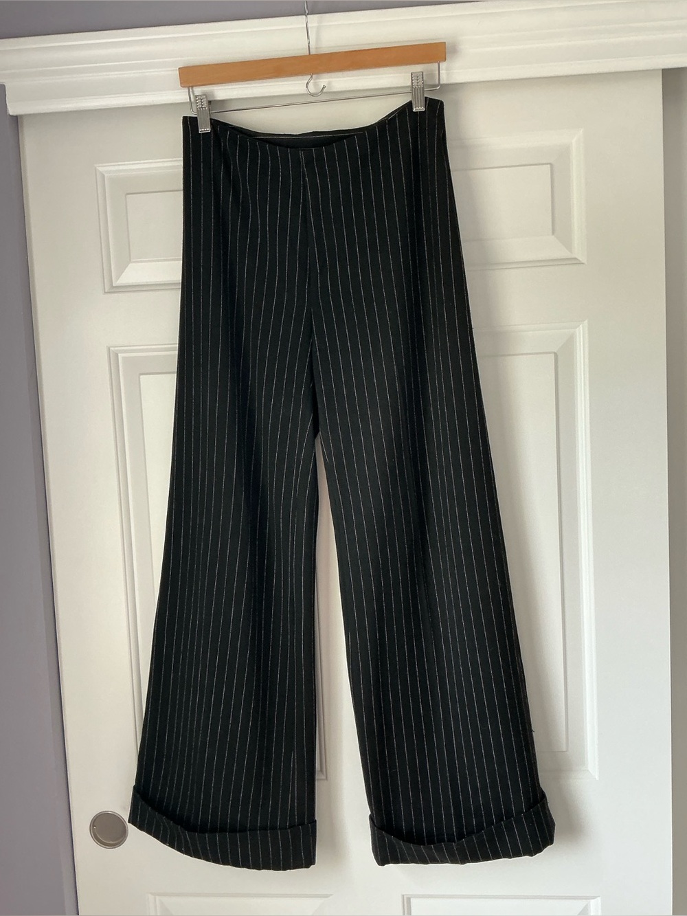 Vertigo Paris Women’s Black Pinstripe Wide-Leg Trousers F40/ 8US
